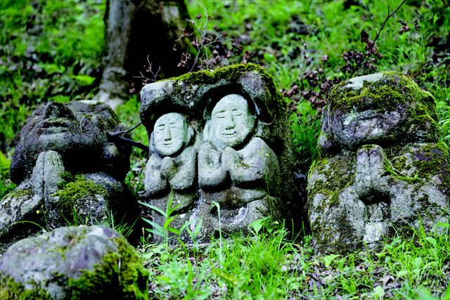 京都一の荒れ寺を復興させた　楽しげに微笑む1200羅漢の石像　京都　―愛宕念仏寺―