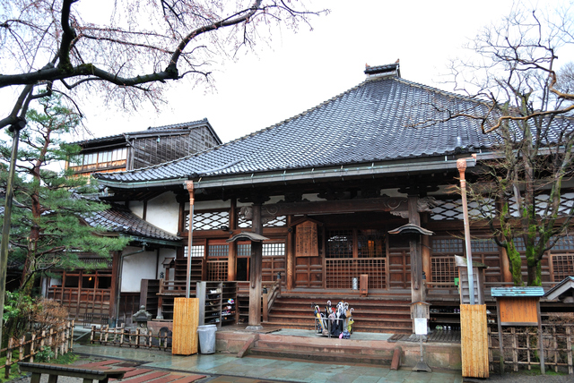 不思議な仕掛けがいっぱい！からくり屋敷の忍者寺！