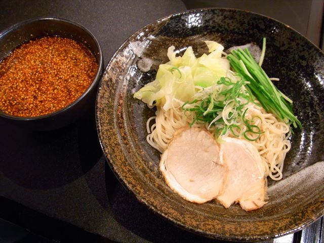 辛さと旨みの絶妙なハーモニー！ご当地グルメ「広島つけ麺」とは？