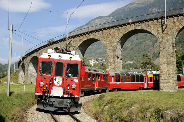 アルプスの山中を走る世界遺産、レーティッシュ鉄道