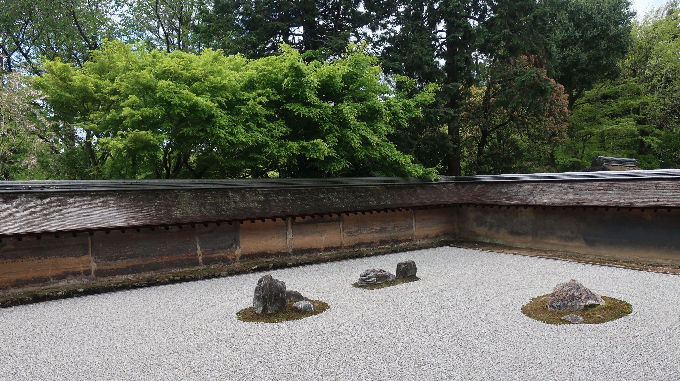 京都・龍安寺に行って心も身も清めてみるのはいかがでしょうか？