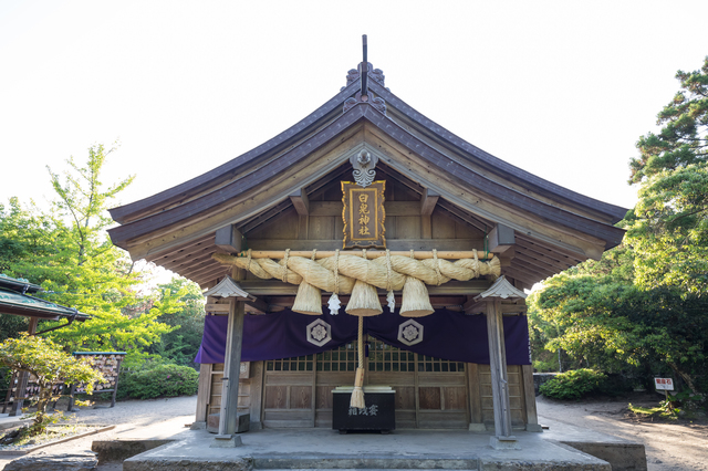 境内に可愛い兎がいっぱいの縁結びパワースポット! 白兎神社と神話の舞台・白兎海岸へ