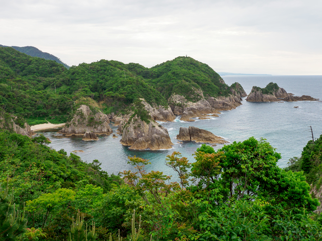 絶景のジオパークを観に浦富海岸へ　多彩な地形が楽しめるリアス式海岸を堪能