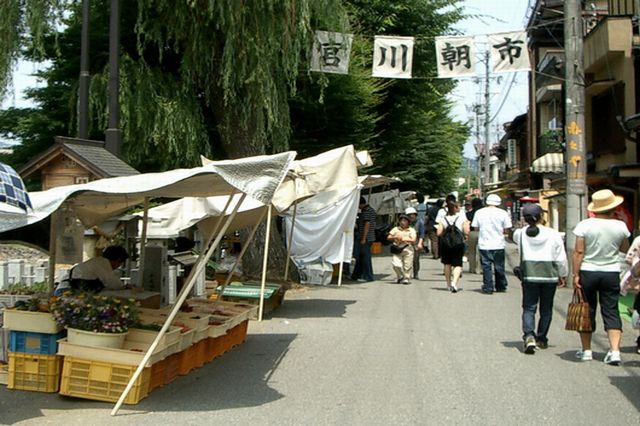 冬の飛騨高山　歴史ある宮川朝市で高山の名産物や新鮮な野菜をゲットしよう