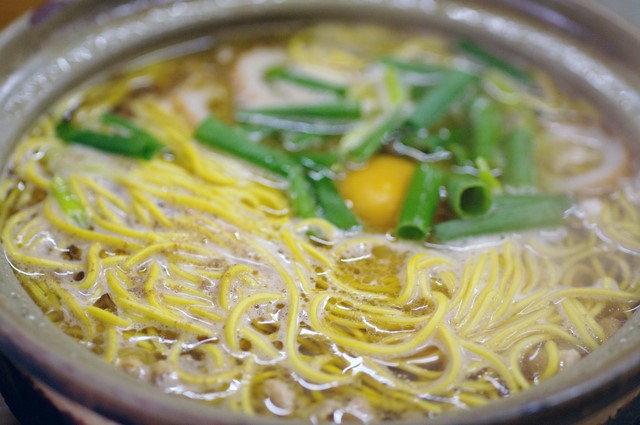 蓋を開けると熱々のラーメンが！ 高知県須崎市のご当地グルメ「鍋焼きラーメン」に舌鼓