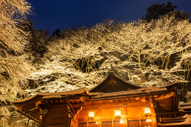 国内屈指のパワースポット「貴船神社」を参拝しよう　積雪日には幻想的なライトアップも