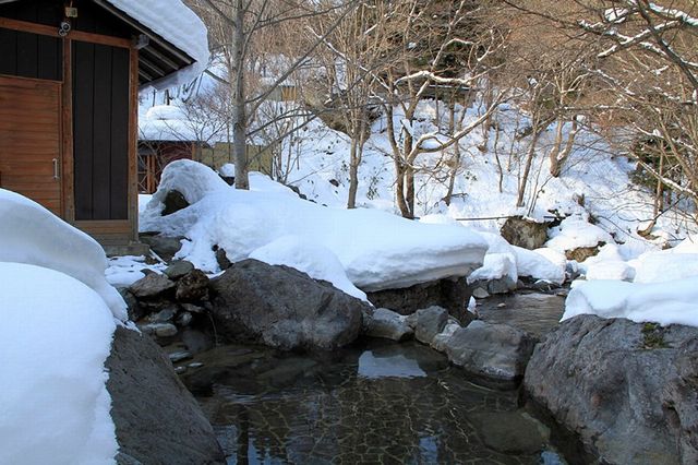 温泉　山間にある秘湯・二岐温泉でゆっくりとした時間を過ごそう　宿泊は珍しい自噴泉の湯も楽しめる「柏屋旅館」へ