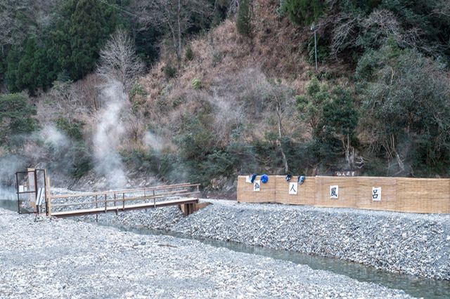 温泉　自分だけの露天風呂が楽しめる？ 川湯温泉で貴重な体験を　宿泊は古式ゆかしい日本旅館「亀屋旅館」がおすすめ