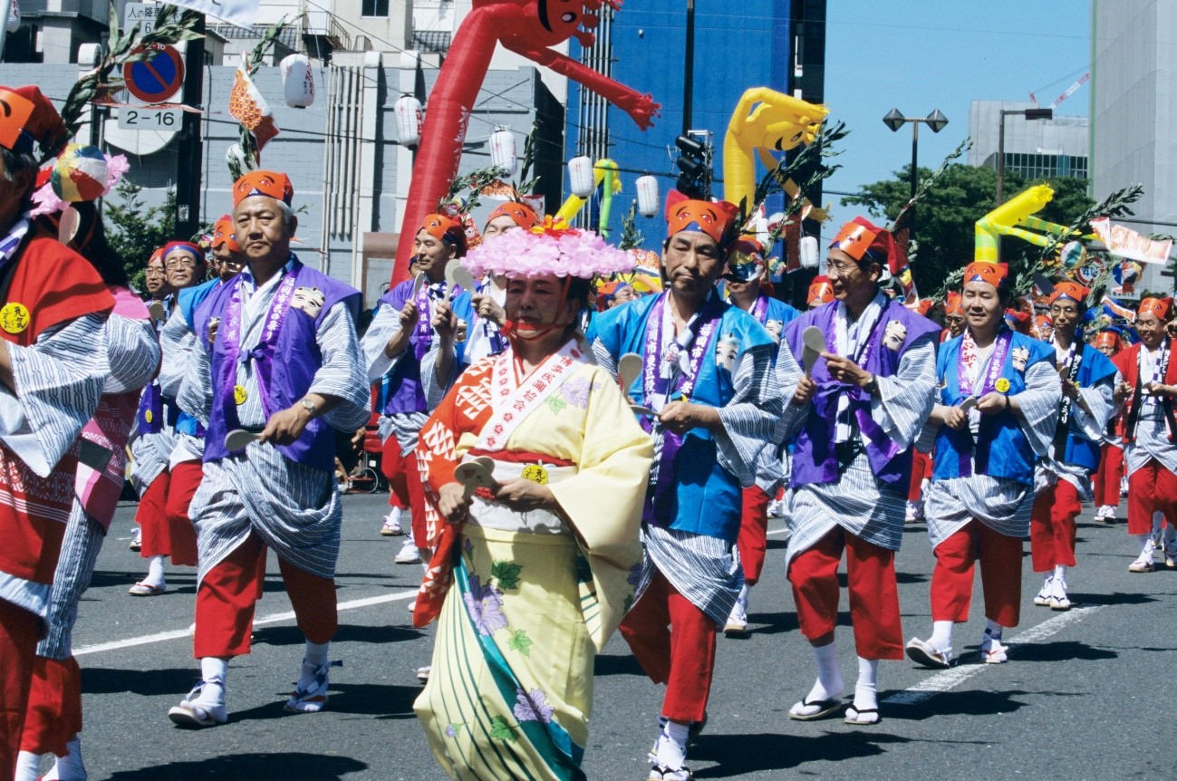 行事　福岡三大祭のひとつ「博多どんたく」で国内最大級の賑やかなパレードを見物しよう