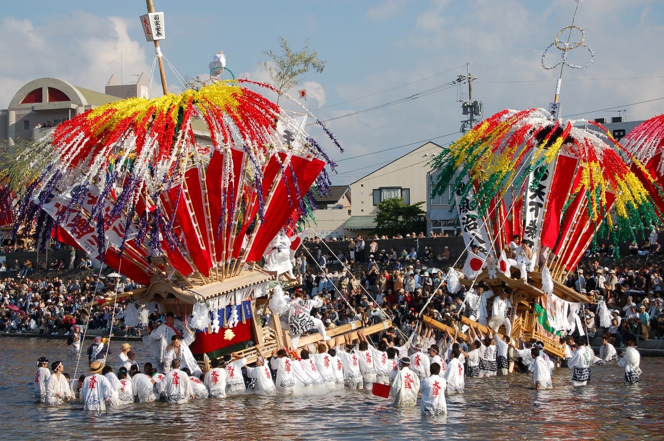 行事　歴史と伝統ある福岡県の「風治八幡宮 川渡り神幸祭」で大迫力の水合戦を見学しよう