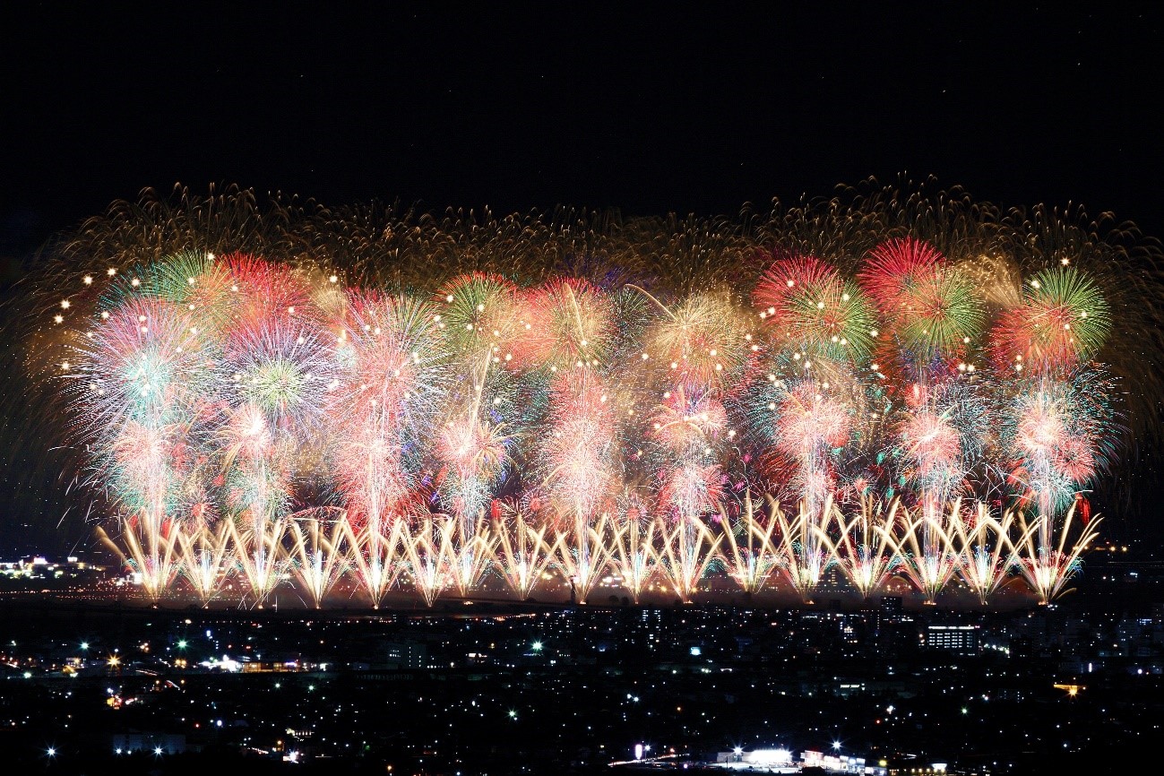 夏の風物詩！諏訪湖や長岡花火大会の美しい花火を見に行こう！