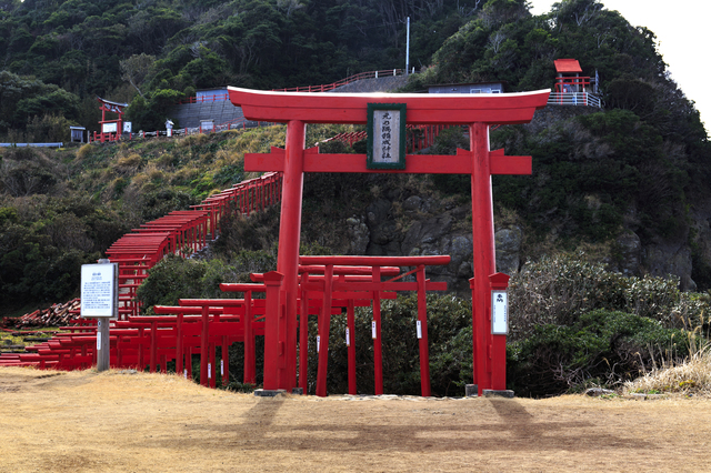 山口県のパワースポット！ 鳥居が圧巻の「元乃隅神社」に行こう！ 近くにある「俵山温泉」ってどんな所？